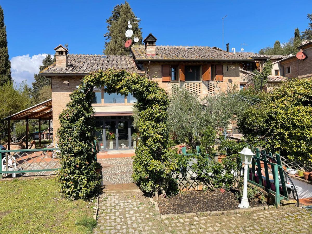 Appartamento Con Piscina E Giardino A Siena Exteriör bild